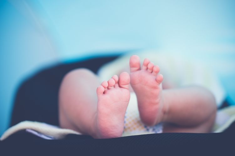 When Do Babies Develop Kneecaps? Here's What the Experts Say